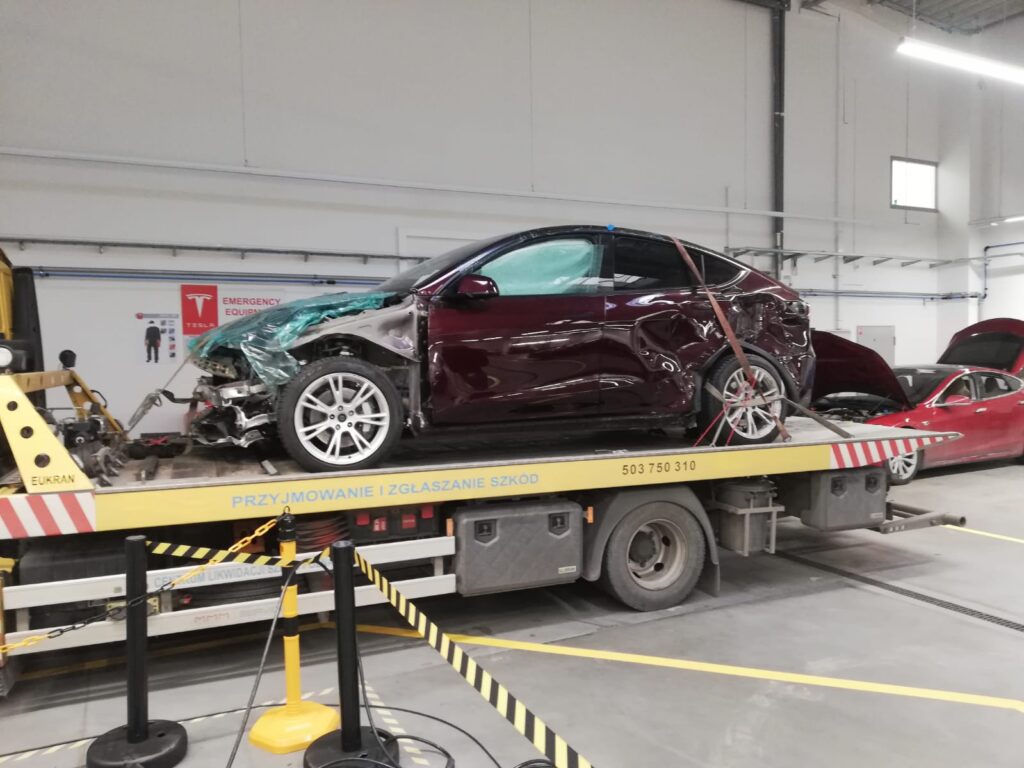 auto po kolizji na lawecie