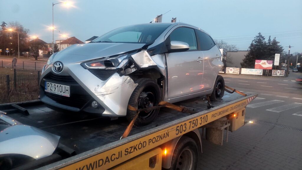 auto po stłuczce na lawecie
